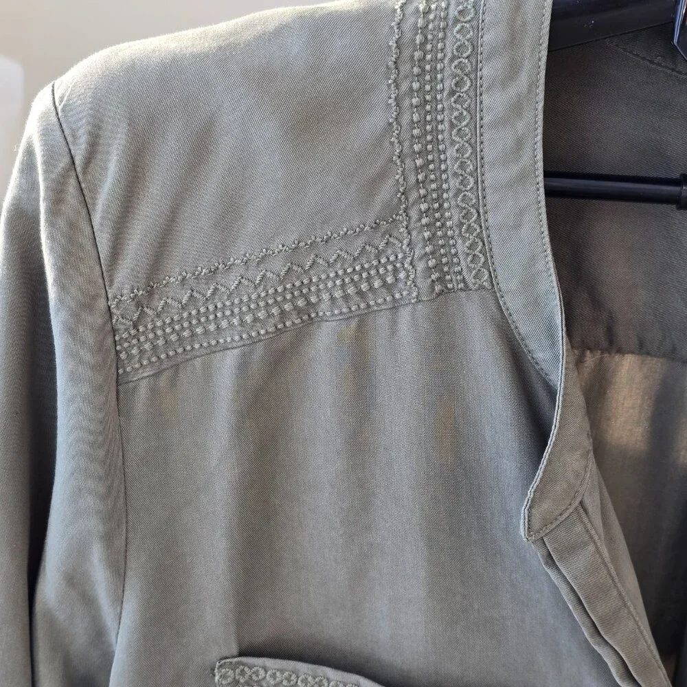Eddie Bower shirt: Size: XL